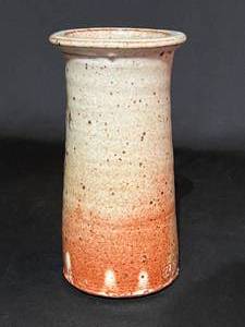 lot 88 image: Studio Pottery Guillerno Cuellar Vase