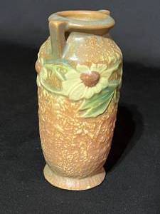 lot 77 image: Roseville Pottery Vase - Dahlrose