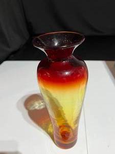 lot 23 image: Blenko Tequila Amberina Sunrise Vase