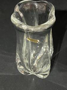 lot 33 image: Tall Magnor Clear Krystall Vase