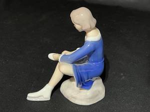 lot 69 image: Vintage Bing and Grondahl Girl Ice Skating Figurine