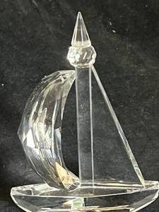 lot 8 image: Shannon Crystal Sailboat