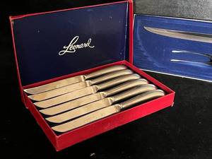 lot 22 image: Leonartd Steak Knives and Towle Cutlery