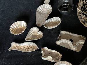lot 32 image: Vintage Ice Cream Scoop, Flour Sifter, Molds & More