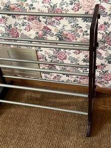 lot 42 image: Expandable Shoe Holder