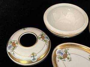 lot 38 image: 3 Piece Vanity Cosmetic Set