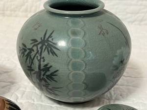 lot 48 image: Oriental Vase and Trinket Jars