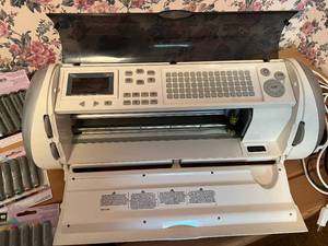 lot 105 image: Cricut 24, Software, 8 Cartridges, Ink & Blades