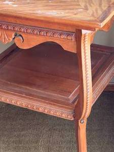 lot 3 image: Parlor Table