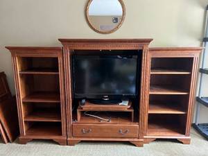 lot 57 image: Wood TVBookshelf Unit