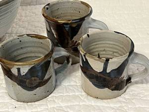lot 92 image: Ruth Pottery