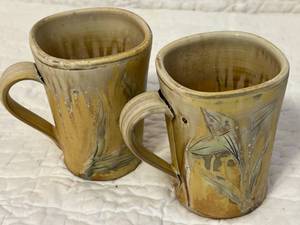 lot 97 image: Lot of 4 Pottery Mugs
