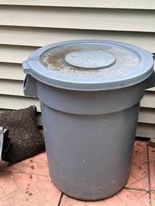 lot 135 image: 2 Garbage Cans