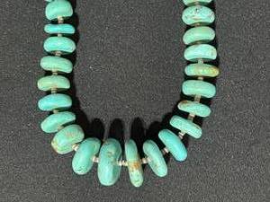 lot 120 image: Turquoise Necklace and Matching Earring Set