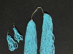 lot 118 image: Turquoise Beaded Necklace and Earrings