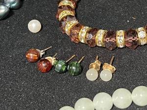 lot 126 image: Stone Earrings and Necklace, Colored Pearls, Bracelet and Earrings