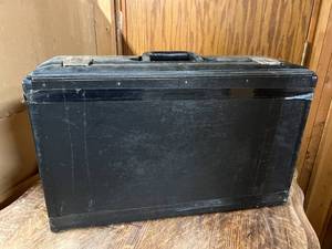 lot 165 image: Air Flow Test Kit in Case