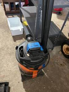 lot 176 image: 1 Gallon Wet  Dry Vac