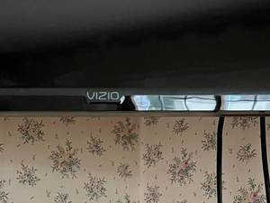 lot 181 image: Vizio 34 TV