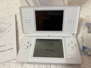 lot 186 image: Nintendo DS Lite and Games