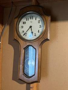 lot 211 image: Elgin Hanging Wall Clock