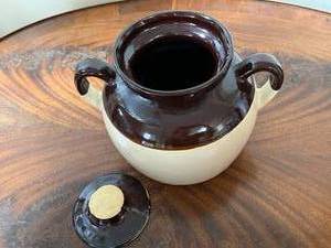 lot 20 image: Large Vintage Roseville Bean Pot