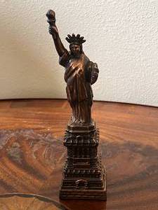lot 23 image: MCM Seal of the United States Bookends