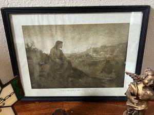 lot 33 image: Religious Dcor