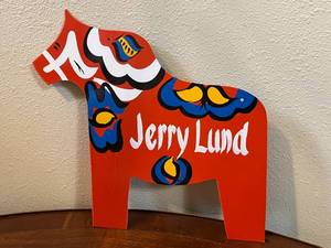 lot 61 image: Sweedish Dala Horse Sign and Ceramic Train