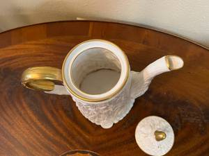 lot 66 image: Old English Oak Royal Strafford - Tea Pot