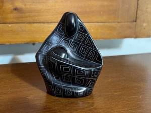 lot 137 image: Mom and Child Figurine from Kenya