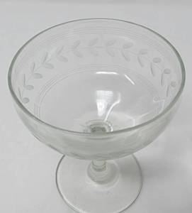 lot 1 image: Vintage pressed glass champagnes