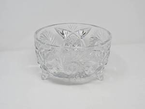 lot 7 image: crystal bowls and 2 balloon cordials