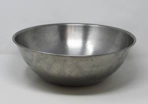 lot 16 image: Kitchen Salad set