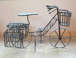 lot 19 image: Metal bike decor