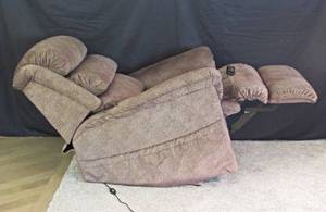 lot 36 image: La-Z-boy Elevating rising chair