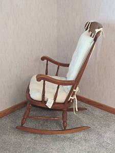 lot 50 image: Rocking Chair