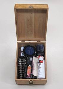 lot 94 image: Shoe shine kit Griffin Shine Master