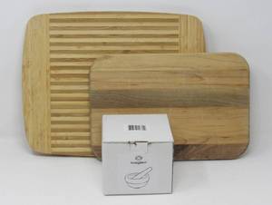 lot 107 image: 2 cutting board, mortalpestal