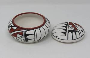 lot 127 image: Pottery by artist  E. Tafoya from Acoma Pueblo, New Mexico