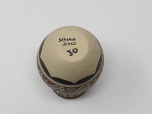 lot 141 image: Native american Sabaque jemez artist made vase
