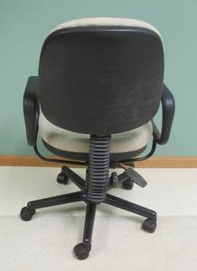 lot 213 image: Office task chair