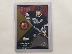 lot 21 image: Wayne Gretzky Score 95-96 Border Battle 2 of 15