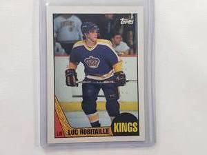 lot 23 image: Luc Robitaille 1987 Topps No. 42