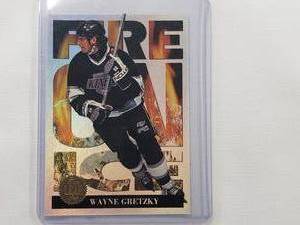 lot 29 image: Wayne Gretzky 1994 Donruss Fire on Ice 4 of 12
