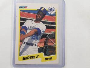 lot 43 image: Ken Griffey Jr. Fleer 90 No. 513