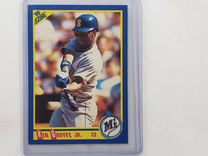 lot 44 image: Ken Griffey Jr. Score 90 No. 560