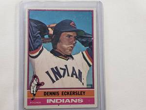 lot 71 image: Dennis Eckersley Rookie 1976 Topps No. 98