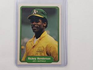 lot 77 image: Rickey Henderson 1982 Fleer No. 92