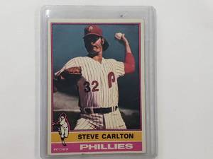 lot 81 image: Steve Carlton 1976 Topps No. 355